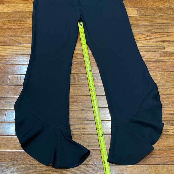 Who what wear black ruffle leg pants. - Picture 9 of 10